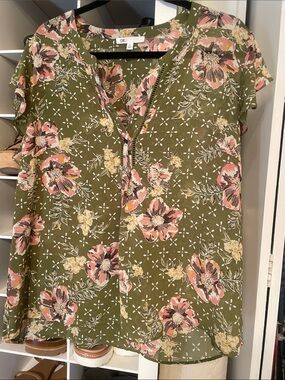 DR2 Olive Green Floral Zip-Front Short-Sleeve Blouse